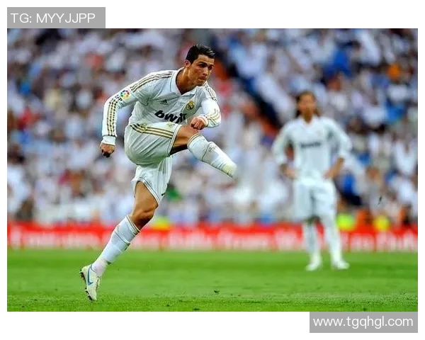 16号球星足球明星风采尽显 足球场上勇往直前的英雄人物